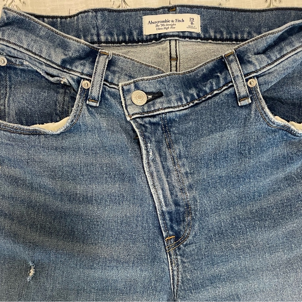 Abercrombie and Fitch 90’s Ultra High Rise Jeans. Size 29/8 R.
